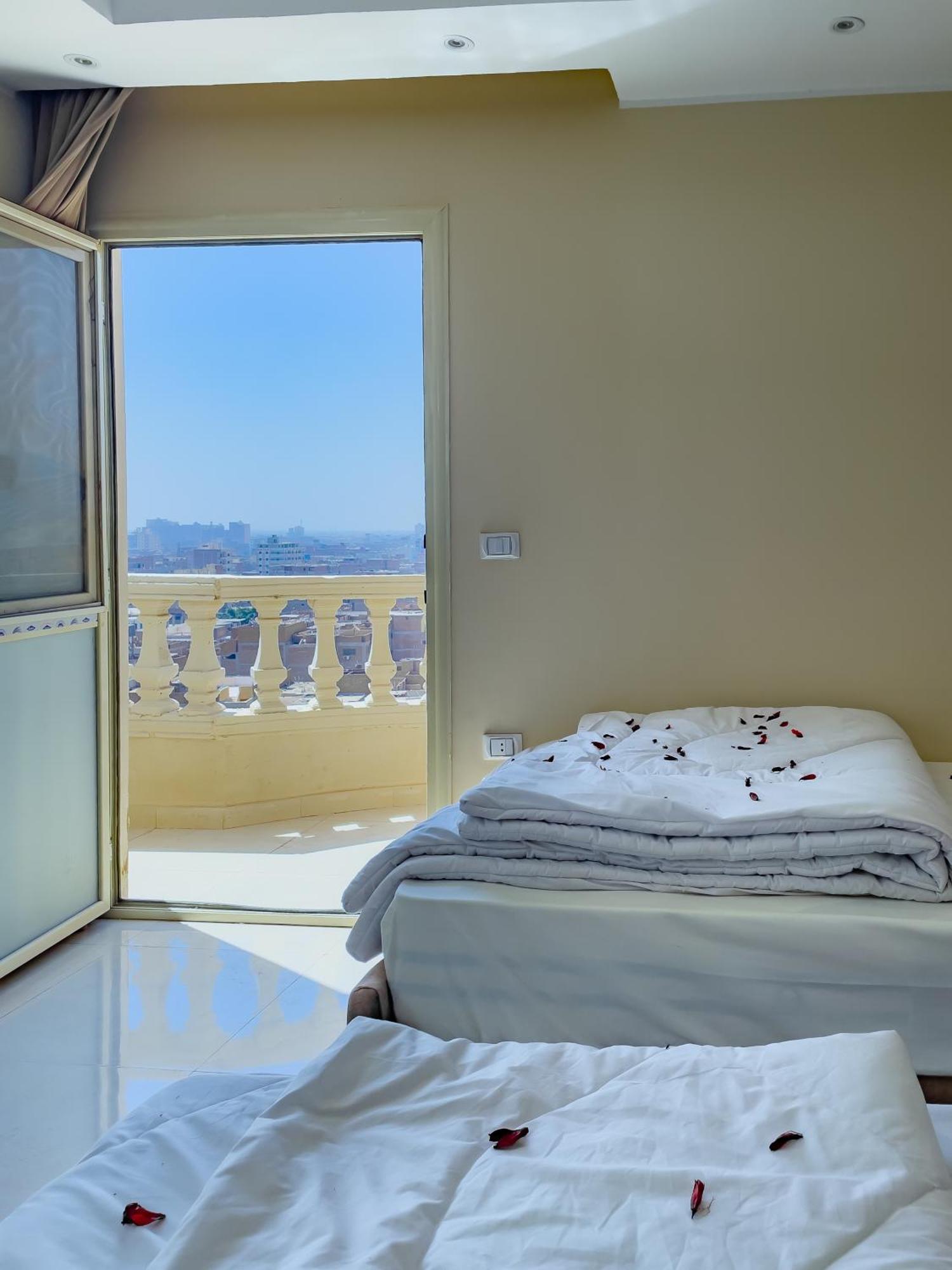 Jumeirah Pyramids View Inn Kafret el-Gabal Exterior foto